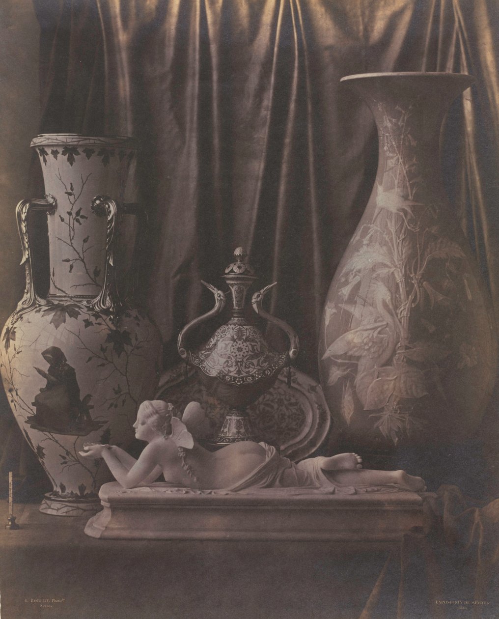 Stillleben mit Porzellan von Louis Rémy Robert