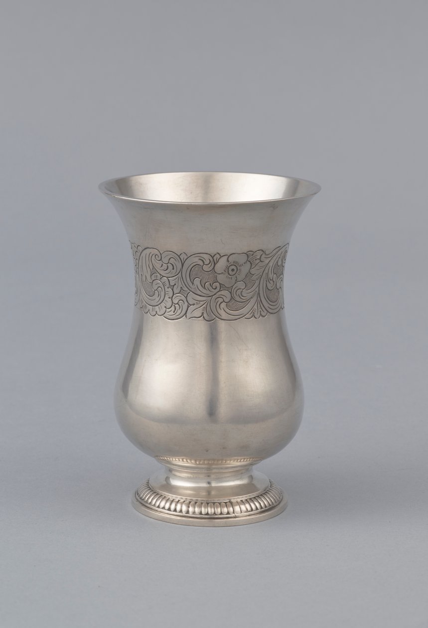 Maße: 13,1 cm / Breite: 8,9 cm / Gewicht: 260 g, Silber pr. 12, Prägen, Gravieren, Punzen, Moletieren von Maciej Nowakowski