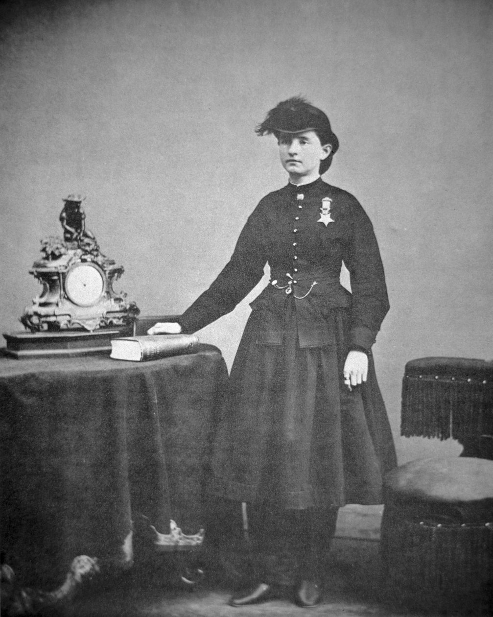 Dr. Mary Edwards Walker (1832-1919) von Mathew Brady