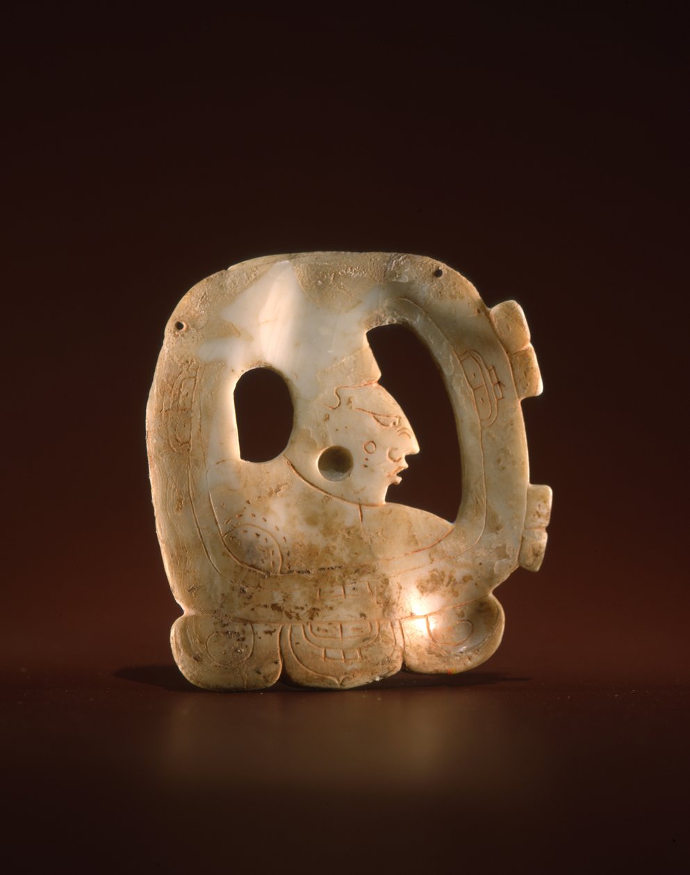 Anhänger in Form eines Glyphen mit Gott Hunahpu von Mayan