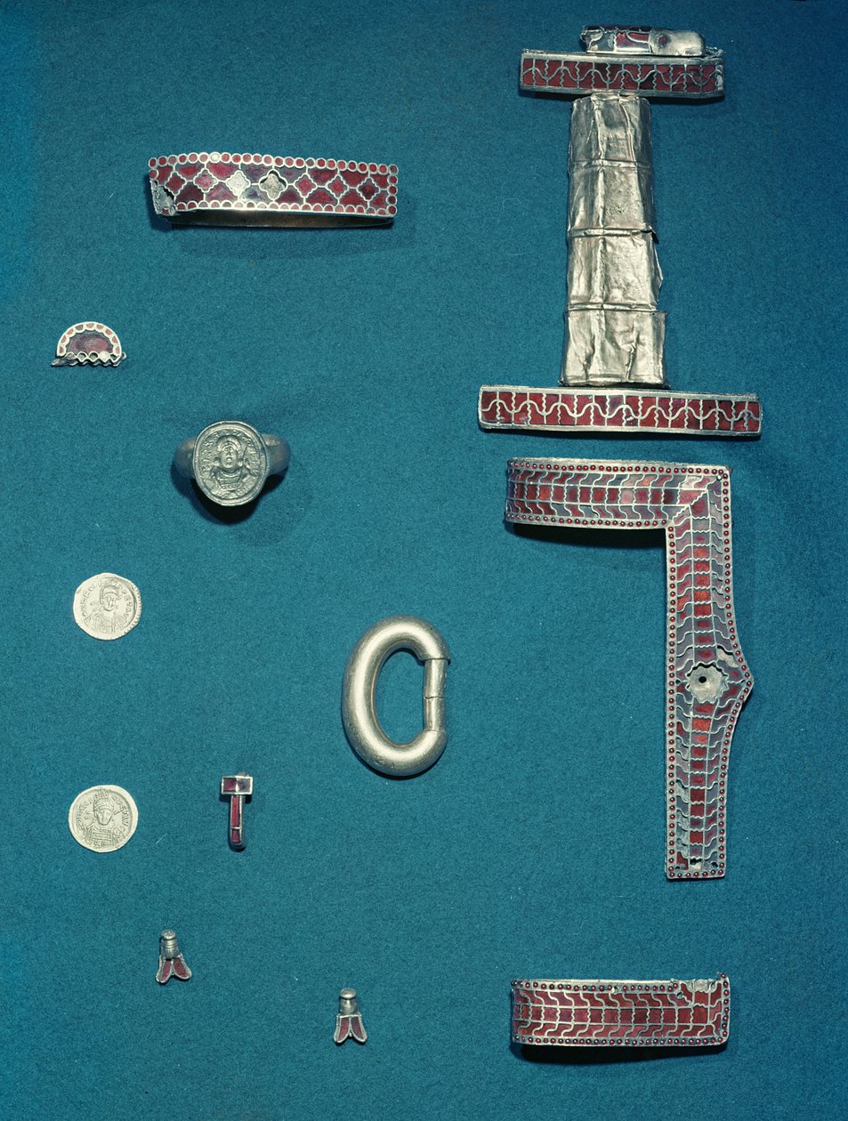 Auswahl an Schmuck aus dem Schatz von Childeric (Gold und Granat) von Merovingian