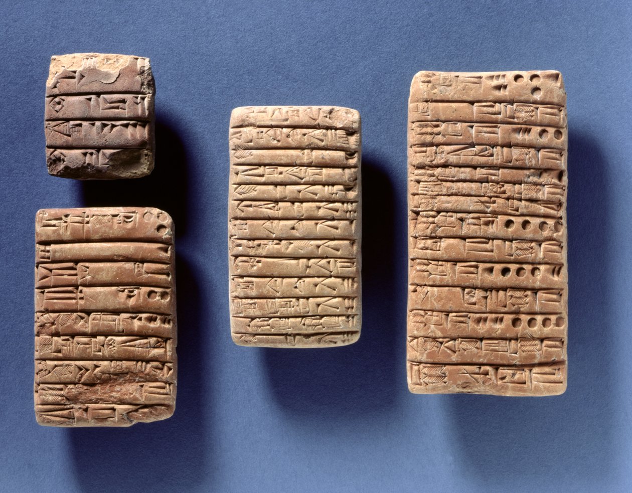 Vier Tafeln mit Vertragsaufzeichnungen, Akkadisch, um 2400-2200 v. Chr. von Mesopotamian