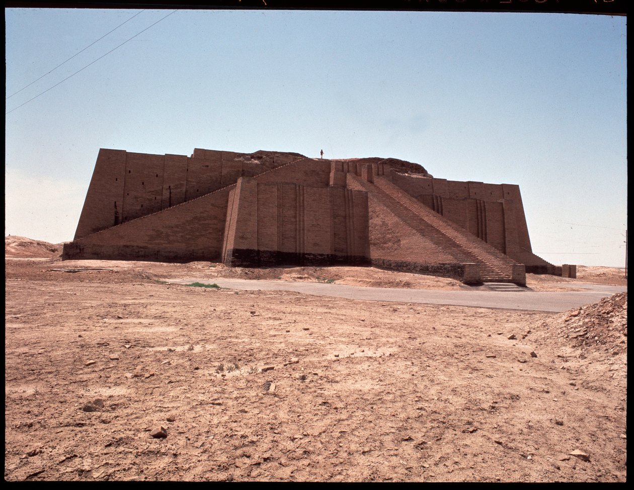 Ansicht der rekonstruierten Zikkurat, 2050 v. Chr. von Mesopotamian Mesopotamian