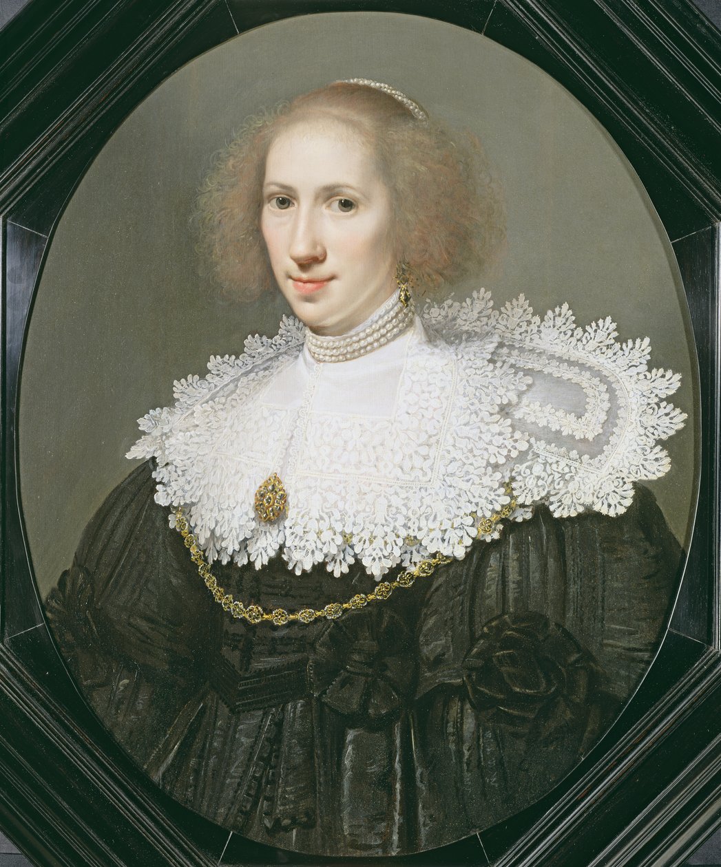 Porträt einer Dame mit Spitzenkragen und Perlen von Michiel Jansz van Miereveld