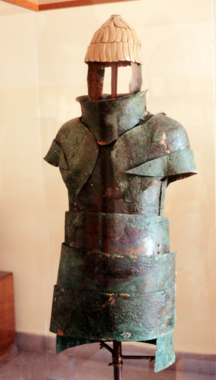 Brustpanzer und Eberzahnhelm von Mycenaean