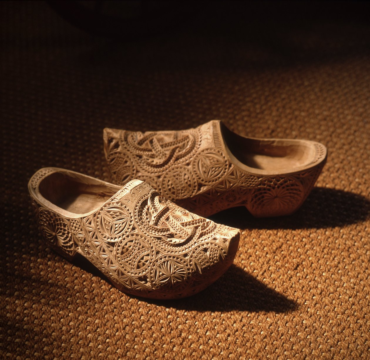 Niederländische Holzschuhe alias Clogs alias Klomp von Nathan Benn