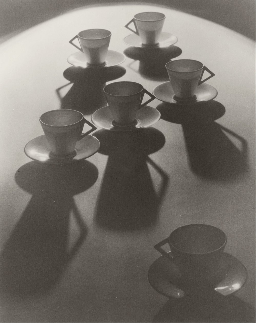 Teetassen-Ballett von Olive Cotton