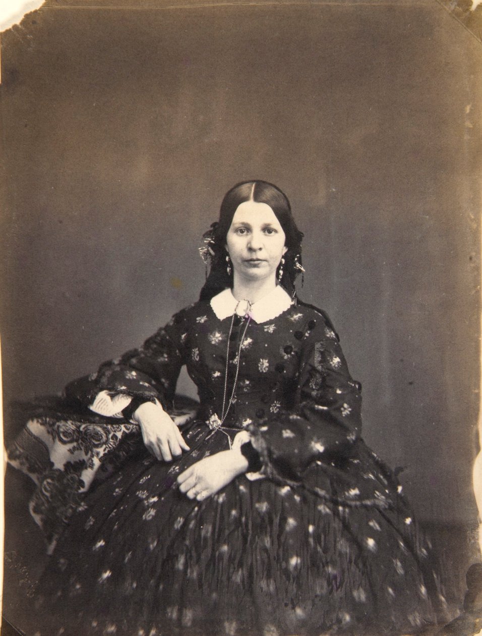 Sitzende junge Frau von Oliver H. Willard