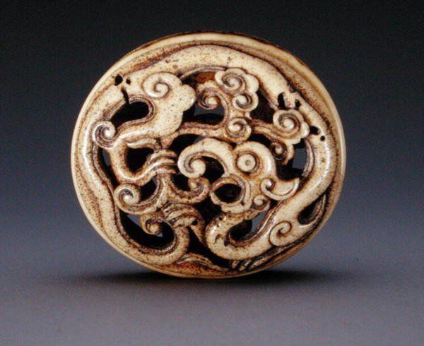 Netsuke in Form eines Schachteldeckels (hako) ca. 1870 von Ozaki Kokusai