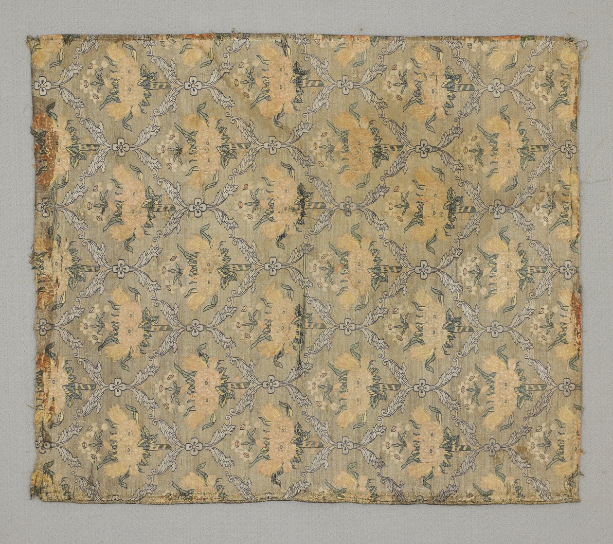 Fragment, florales ogivales Muster von Persian School