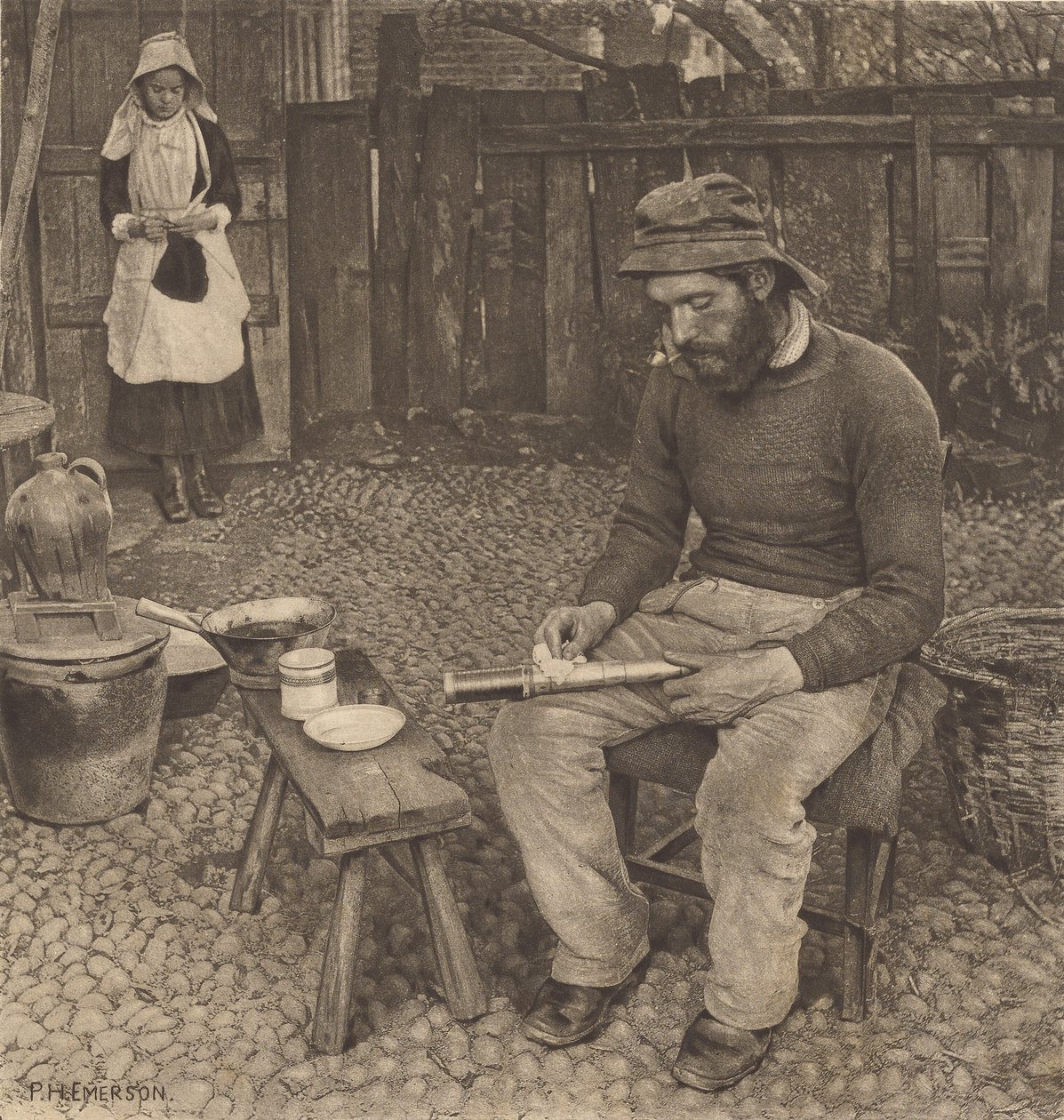 Ein Fischer zu Hause von Peter Henry Emerson