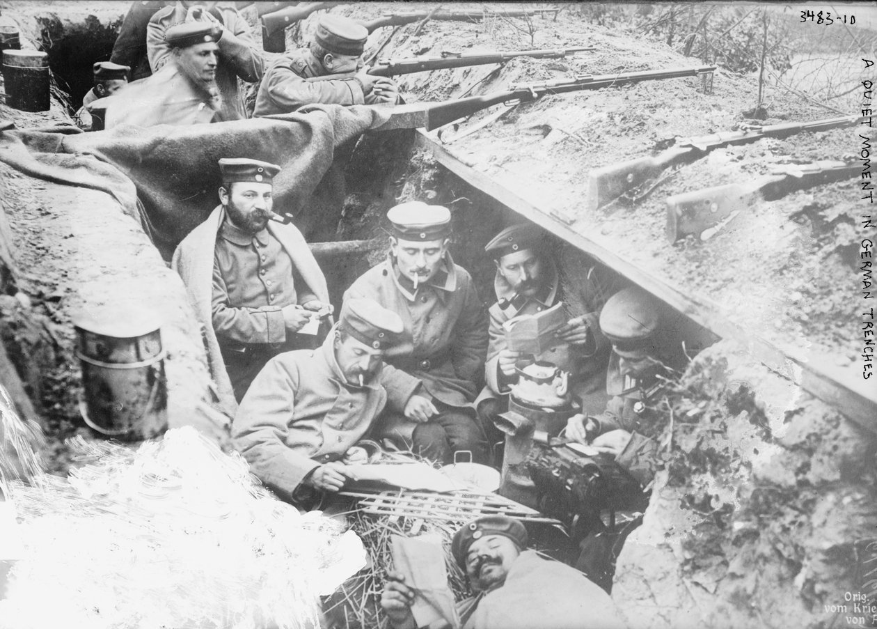 Ein ruhiger Moment in deutschen Schützengräben von Photographer German