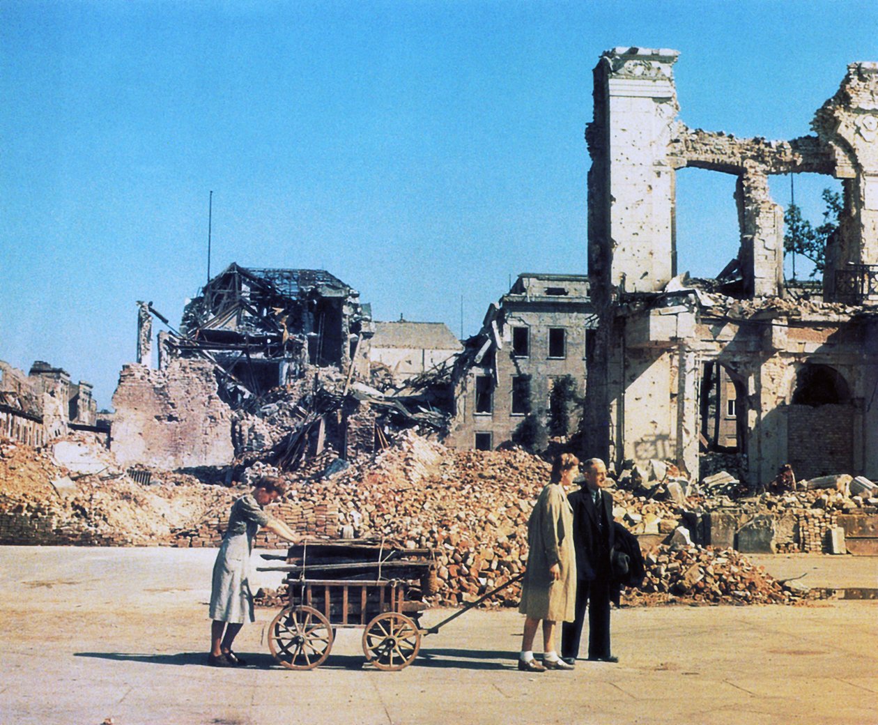 Flüchtlinge in Berlin, Juni 1945 (Foto) von Photographer German