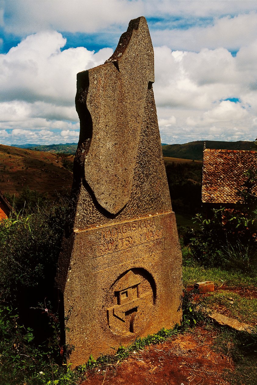 Stele, die Madagaskar darstellt, Ambohimanga, Madagaskar von Blaise Nicolas Le Sueur