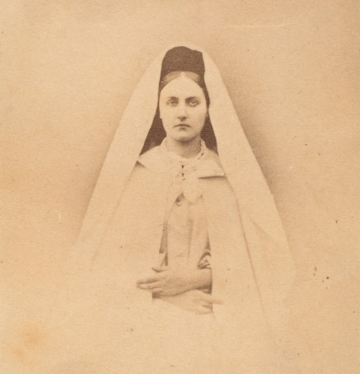 Die weiße Nonne, 1860er Jahre von Pierre Louis Pierson