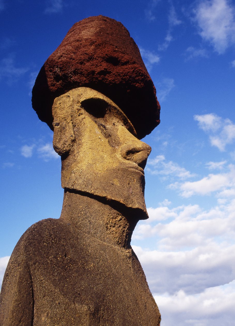 Monolithische Statue auf Ahu Nau Nau am Anakena-Strand, Moai-Kultur von Polynesian