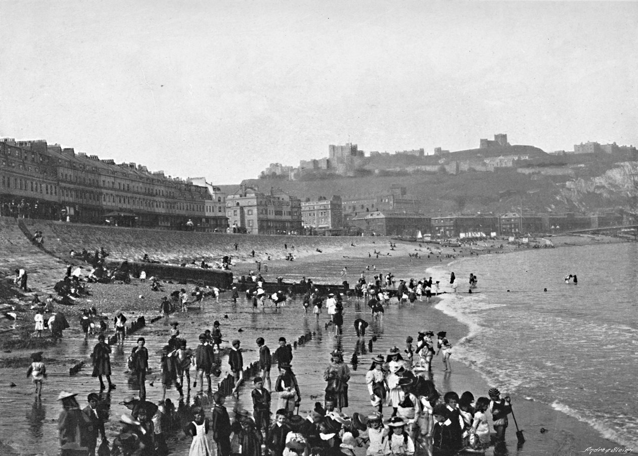 Dover: Die Burg und der Strand, um 1896 von Poulton and Co