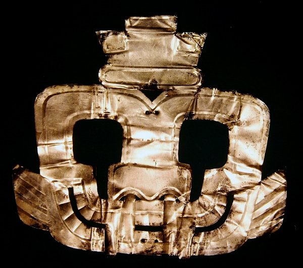 Gehämmerter Silber-Puma-Kopf, aus Pachacamac, Peru von Pre Columbian Pre Columbian