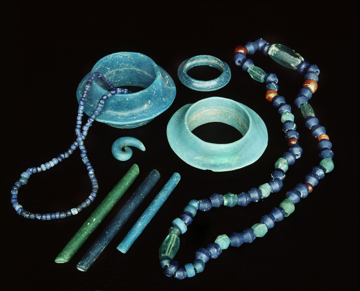 Perlen und andere Ornamente von Prehistoric