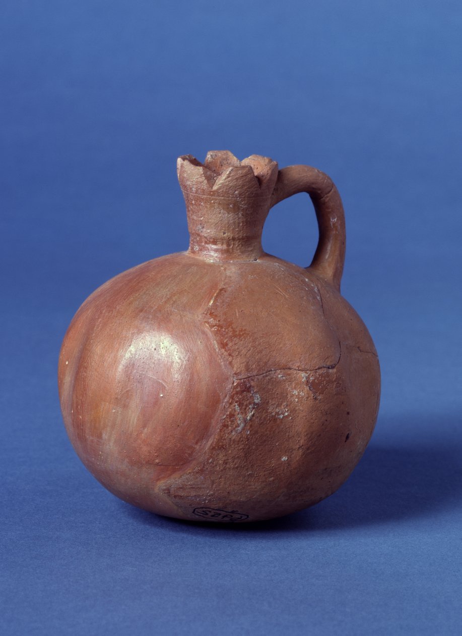 Polierte prähistorische Kanne in Form eines Granatapfels, Jerusalem von Prehistoric