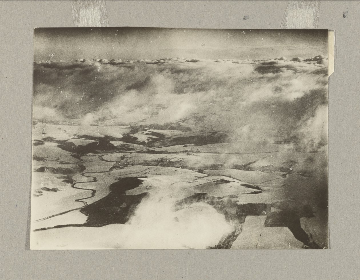 Blick durch Wolken von Robert Petschow