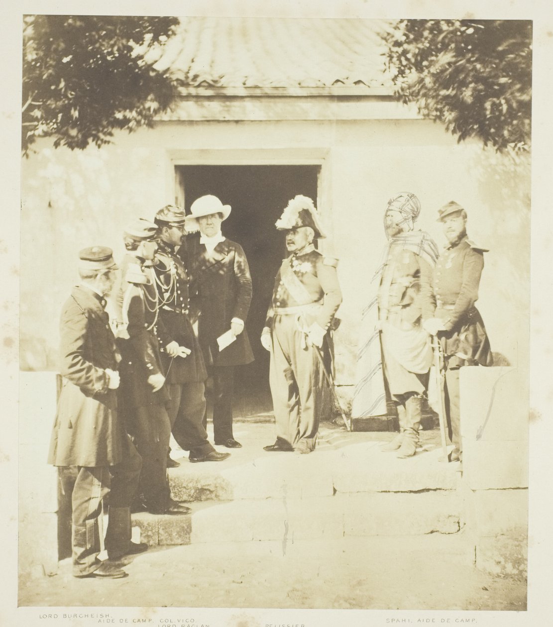 Gruppe am Hauptquartier von Roger Fenton