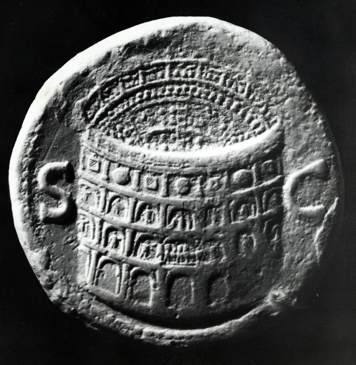 Messing-Sesterz mit einer Luftaufnahme des Kolosseums, ca. 80-81 n. Chr. (Messing) von Roman