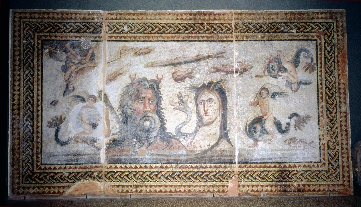 Boden, der Oceanus und Tethys unter Meereskreaturen darstellt, aus Belkis (heute Zeugma) Türkei von Roman