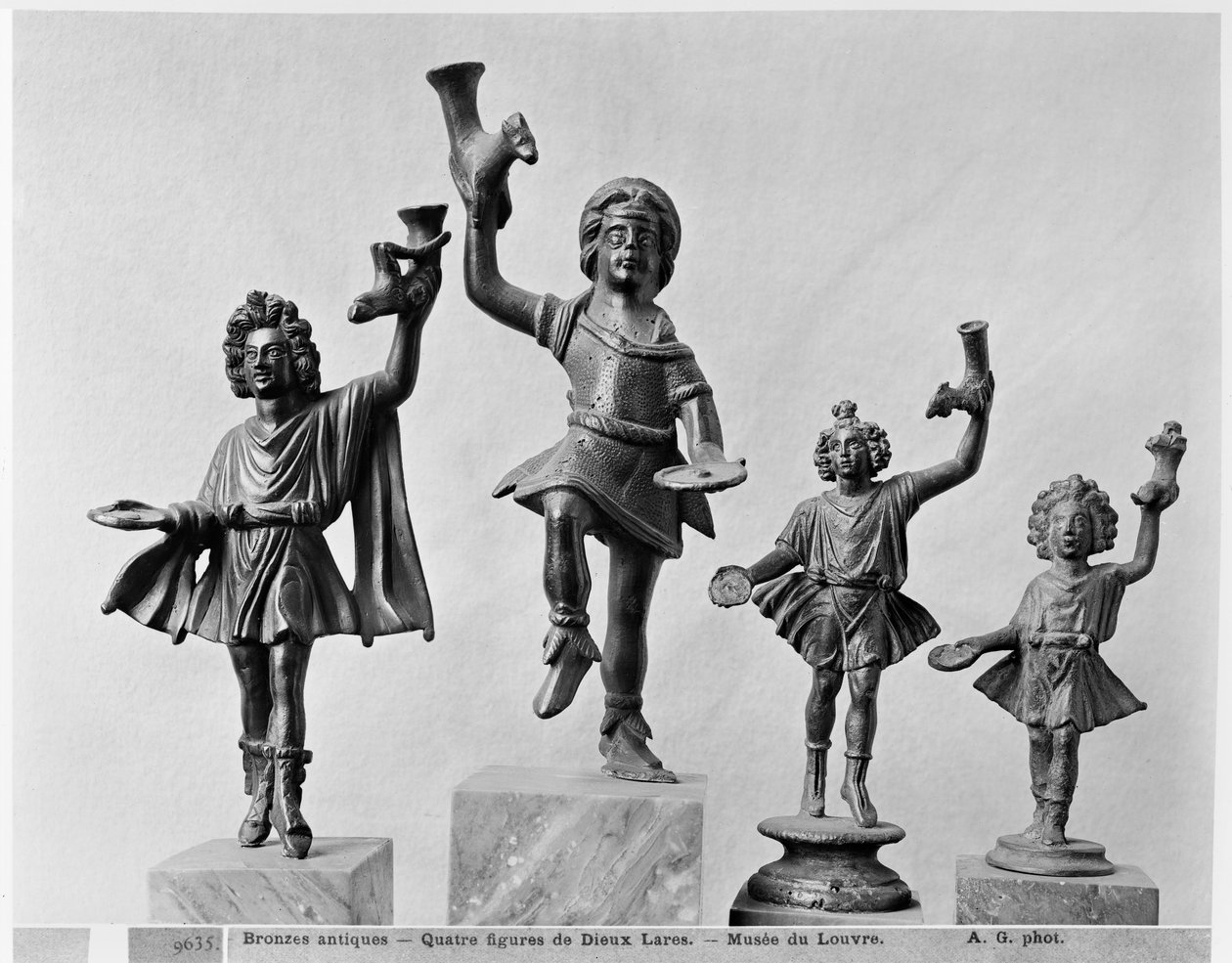 Vier Figuren von Lar von Roman