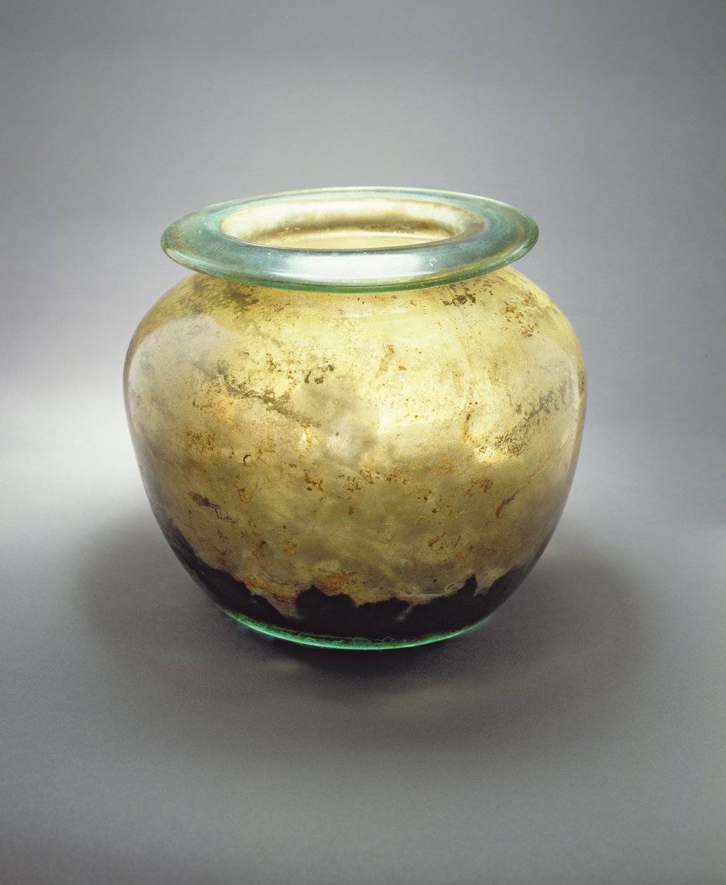 Freigeblasenes Glasgefäß mit Knochen und Asche, römisch, ca. 50-150 n. Chr. von Roman