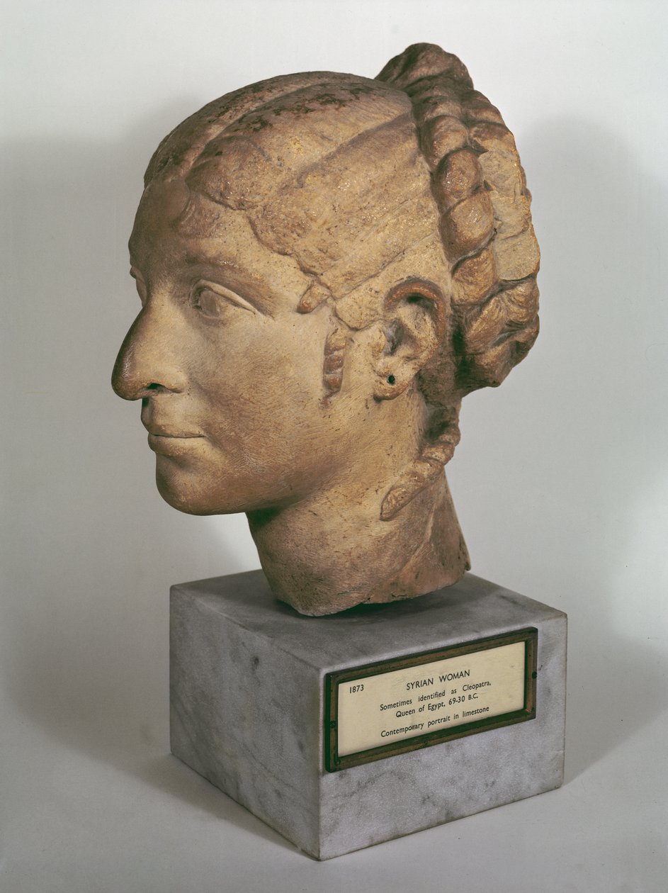 Kalksteinkopf einer Frau, ähnlich Cleopatra VII, ca. 50-30 v. Chr. von Roman