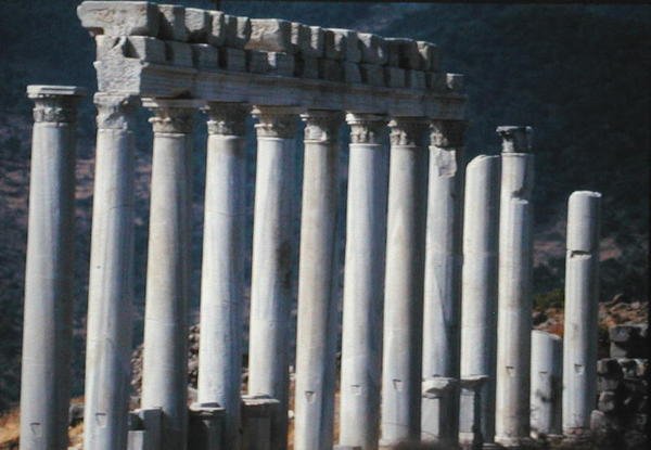 Ruinen des Trajan-Tempels von Roman
