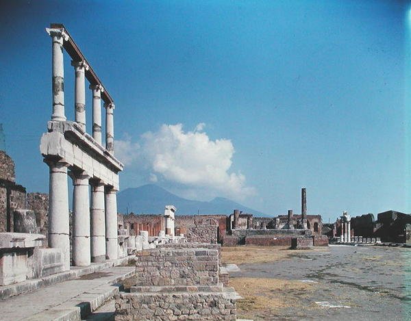 Das Portikus des Forums und der Tempel des Jupiter von Roman