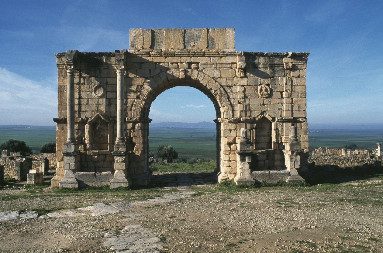 Triumphbogen zu Ehren von Kaiser Caracalla, am Decumanus Maximus von Roman