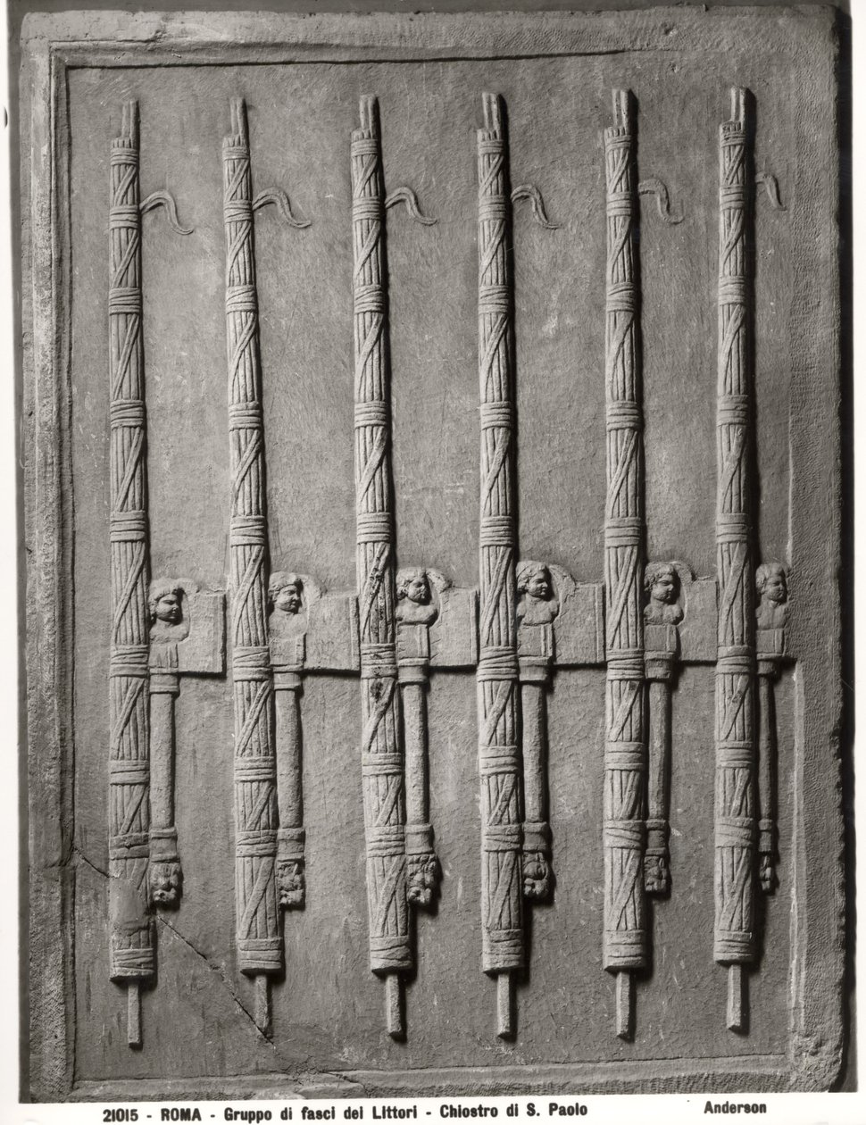 Relief, das eine Gruppe von Liktoren zeigt von Roman Roman