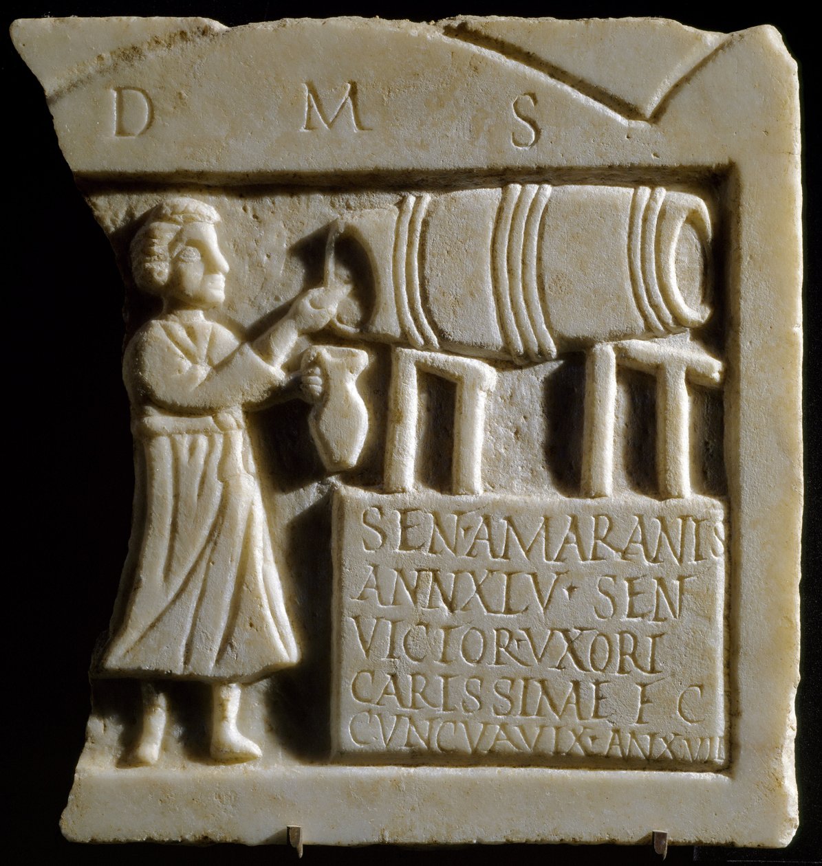 Relief, das eine Tavernen-Szene darstellt von Roman