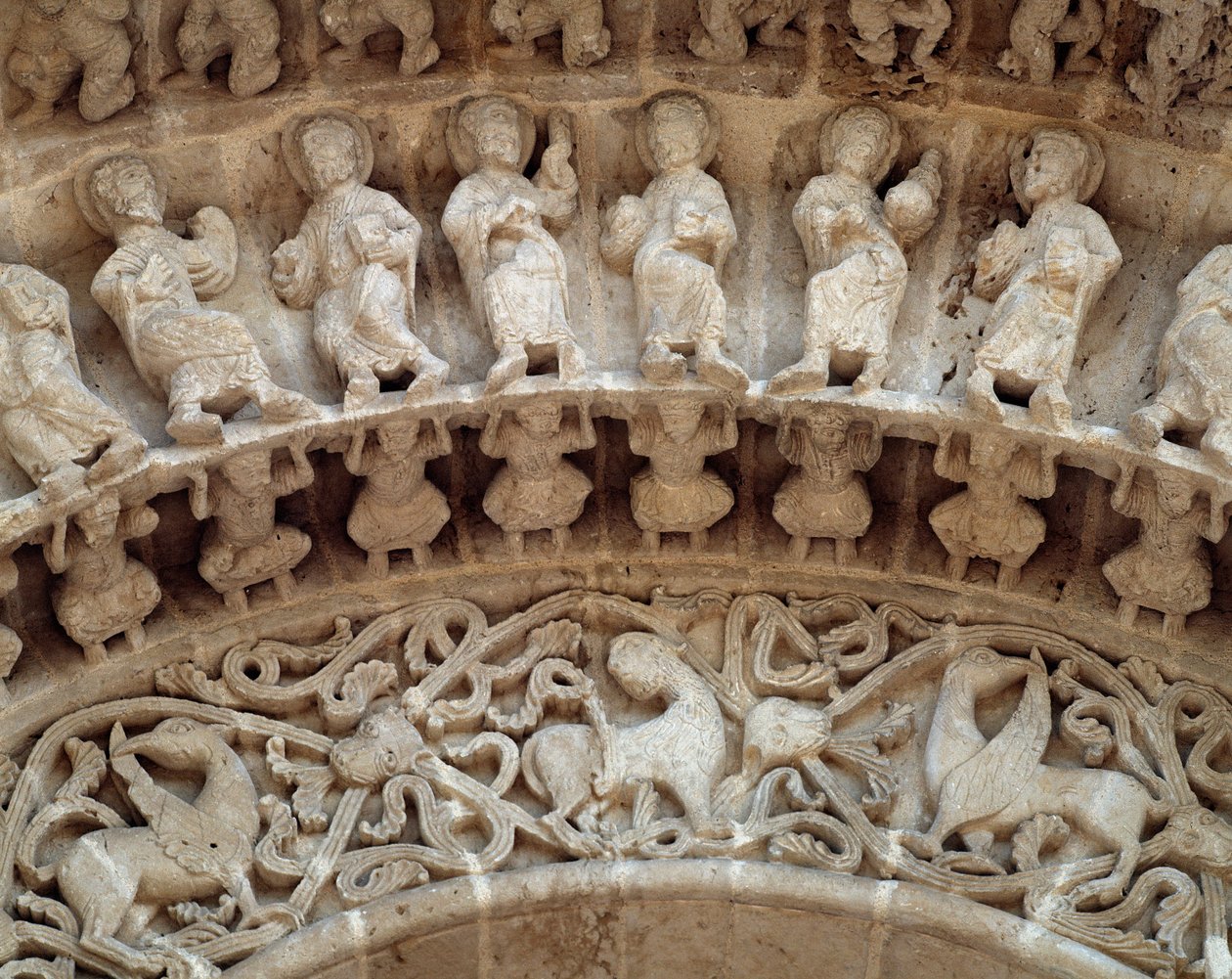 Detail der Skulpturen des Südportals von Romanesque