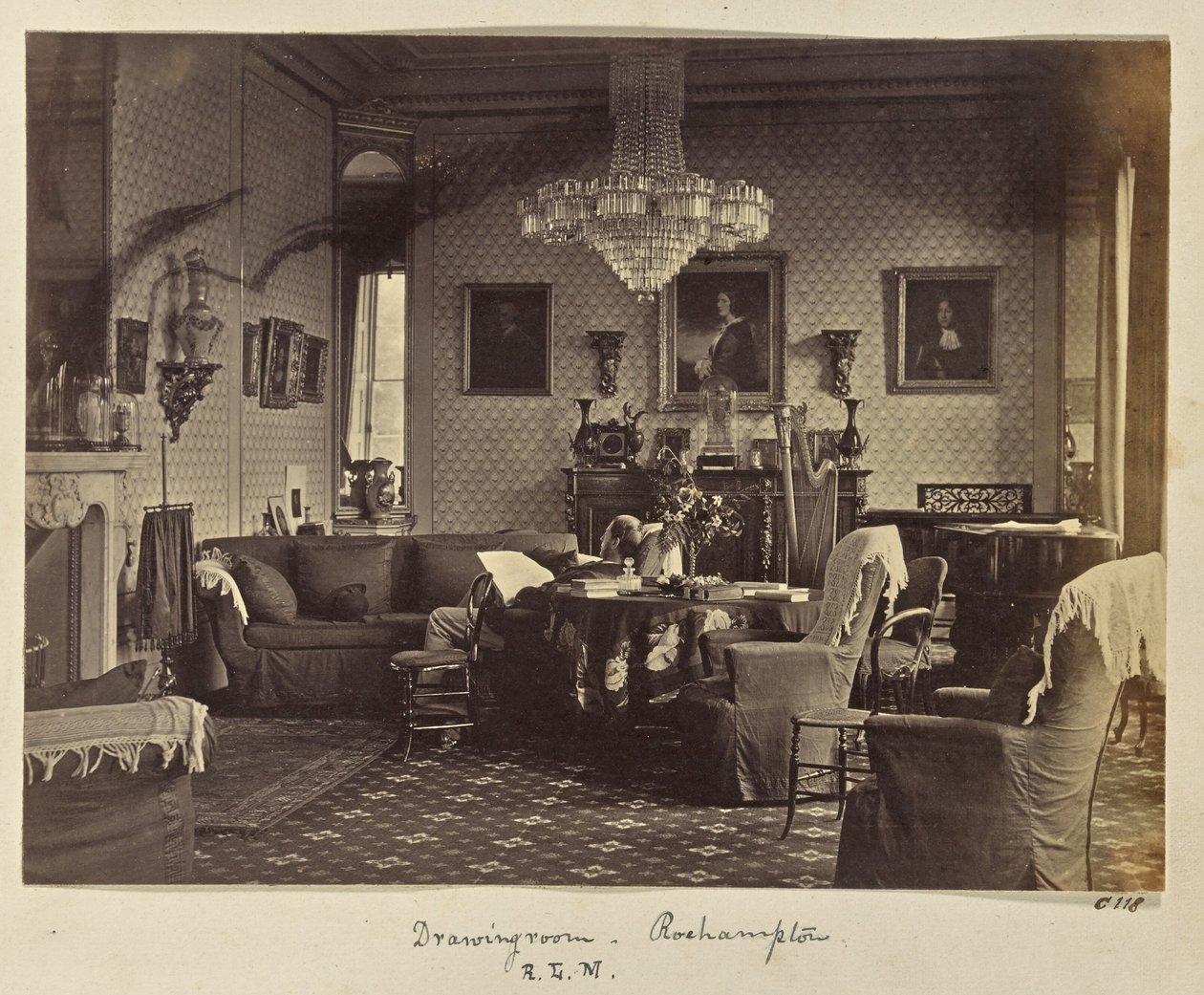Salon - Roehampton. von Ronald Ruthven Leslie Melville