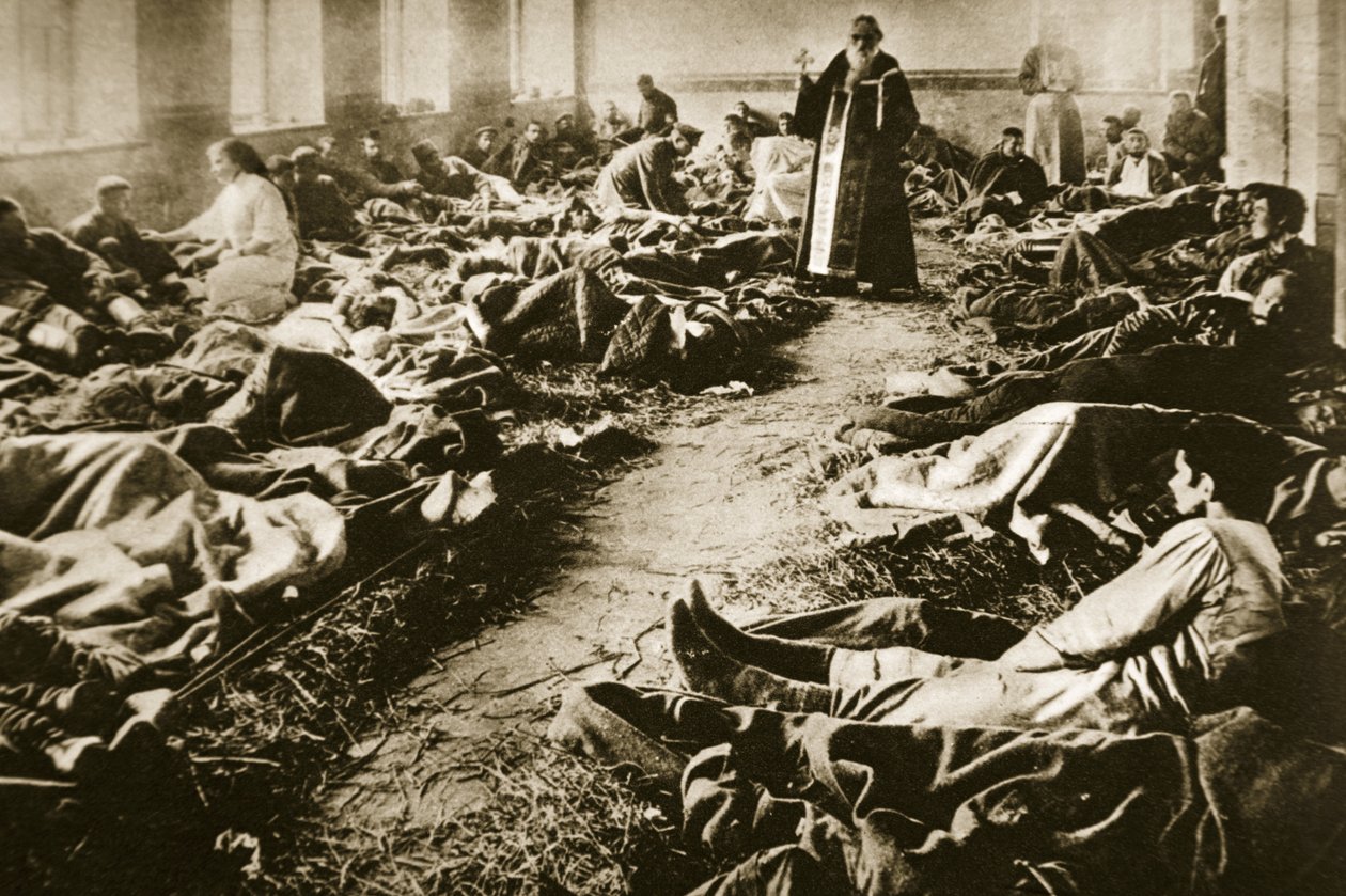 Russen in der Kirche (Sepia-Foto) von Russian Photographer