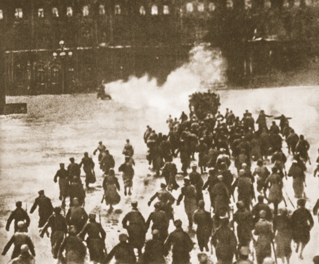 Sturm auf den Winterpalast, Petrograd von Russian Photographer