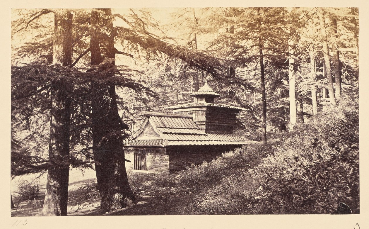 Simla; Tempel in der Nähe des Wasserfalls von Samuel Bourne