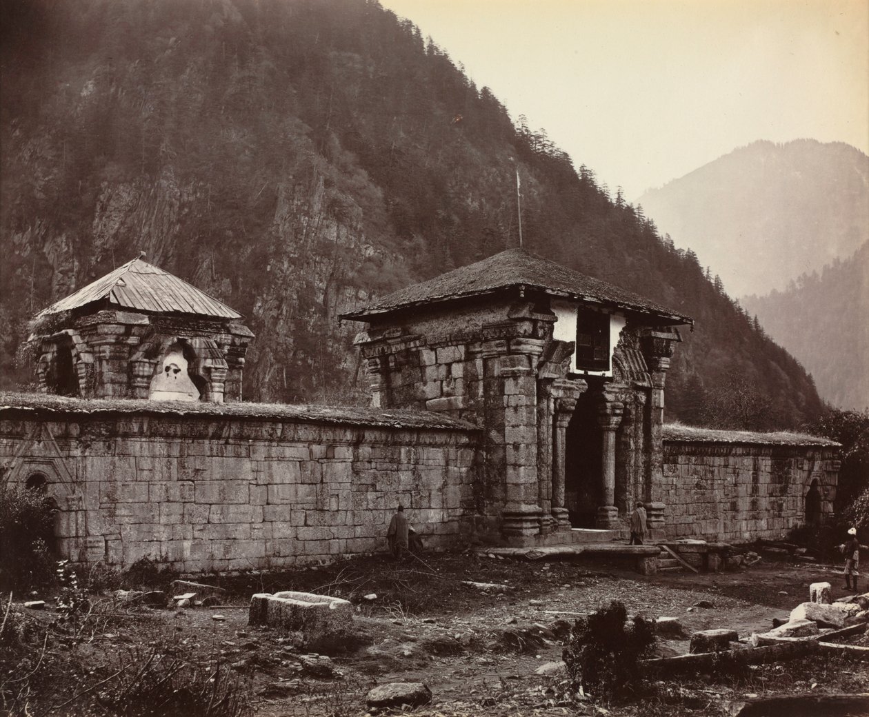 Tempel in Naveshera, Kaschmir, Indien, 1864 von Samuel Bourne