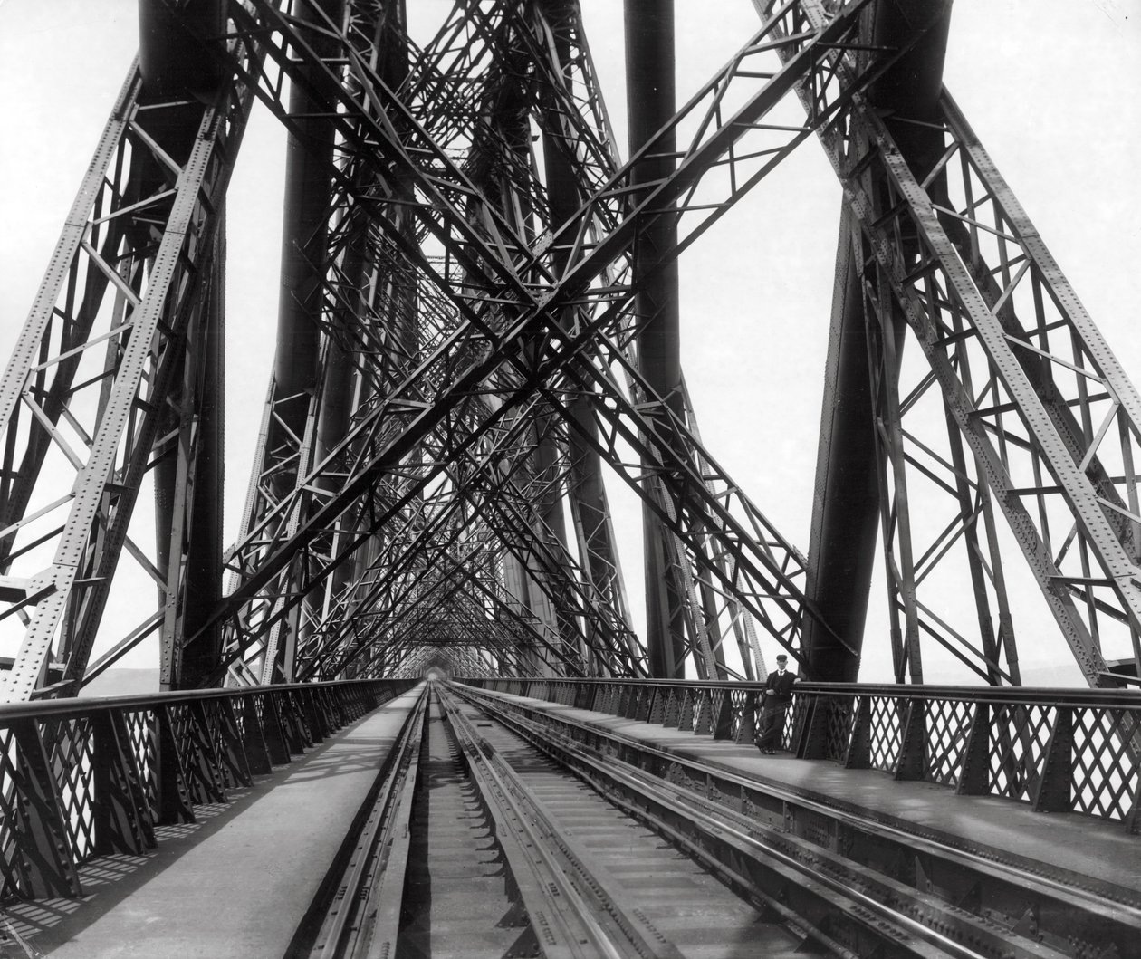 Auf der Forth Bridge, ca. 1890 von Scottish Photographer