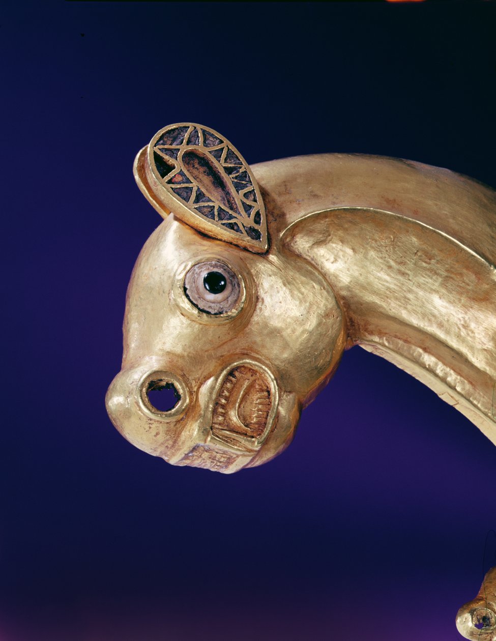 Wappenschild in Form eines Panthers, 700-650 v. Chr. Gold, Bernstein und farbiges Email (Detail) von Scythian