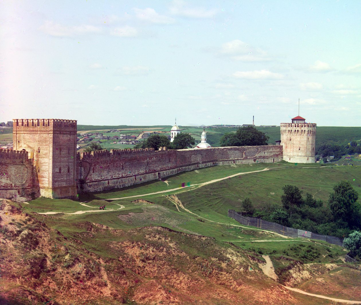 Festungsmauer mit Veselukha-Turm. Smolensk, Russland, veröffentlicht 1912 von Sergei Mikhailovich Prokudin Gorskii