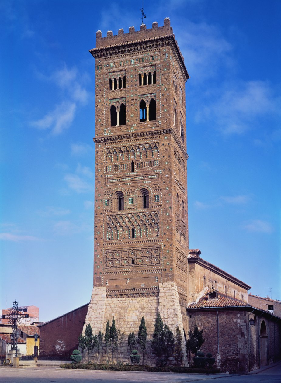 Blick auf den Turm der Kirche San Martin von Spanish School