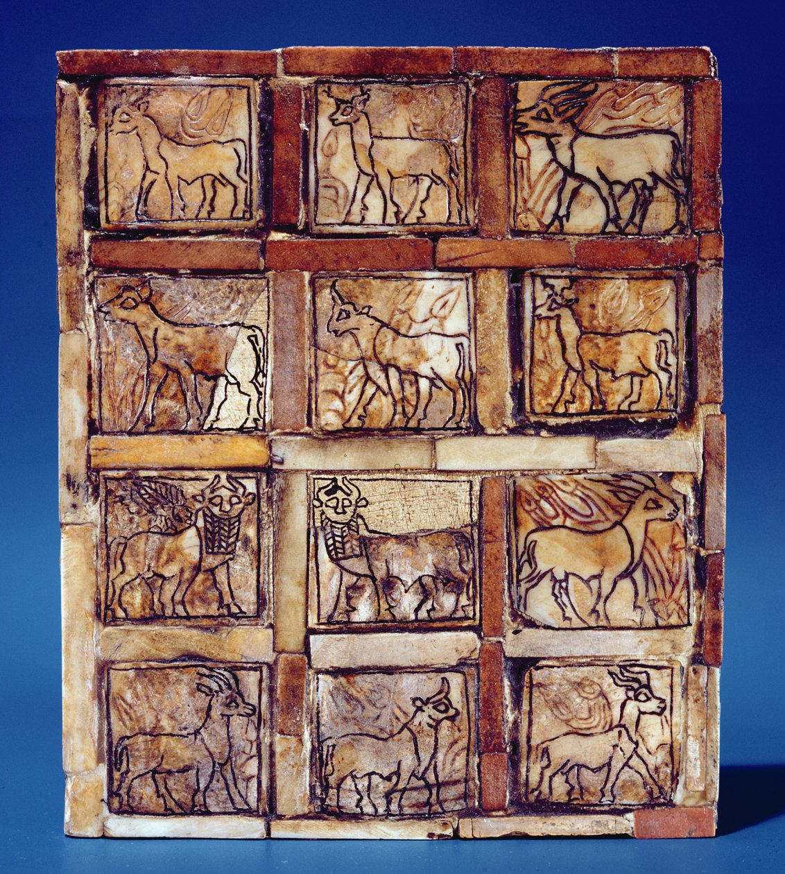 Spielbrett, das Tiere des Feldes und Waldes darstellt, aus dem Irak, ca. 2500 v. Chr. von Sumerian
