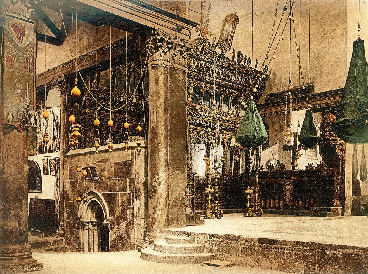 Innenansicht der Geburtskirche, Bethlehem, ca. 1880-1900 von Swiss Photographer