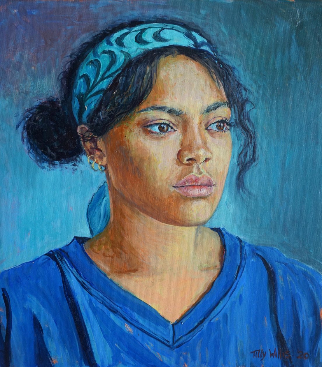 Mädchen in Blau, 2020 von Tilly Willis