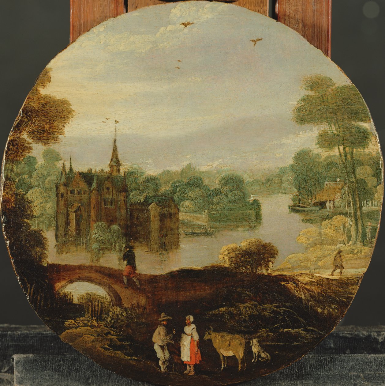 Bewaldete Flusslandschaft mit einer Burg und Reisenden im Gespräch von Tobias Verhaecht